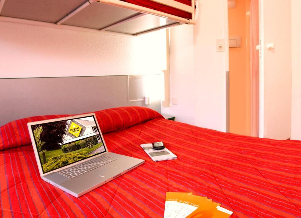 Premiere Classe Lyon Est Aeroport Saint Exupery Habitación foto